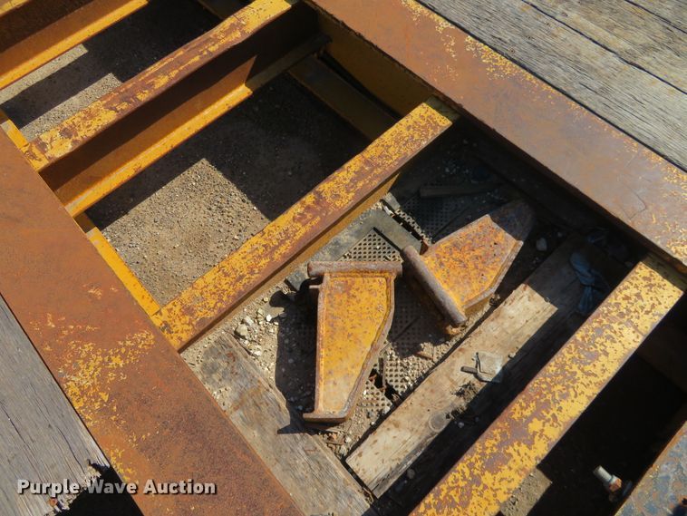 image for item DE6853 1997 Landoll Easy Hooker equipment trailer