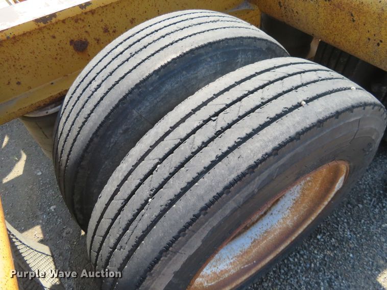 image for item DE6853 1997 Landoll Easy Hooker equipment trailer