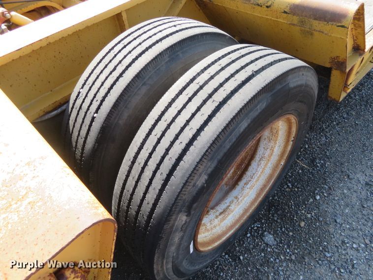 image for item DE6853 1997 Landoll Easy Hooker equipment trailer