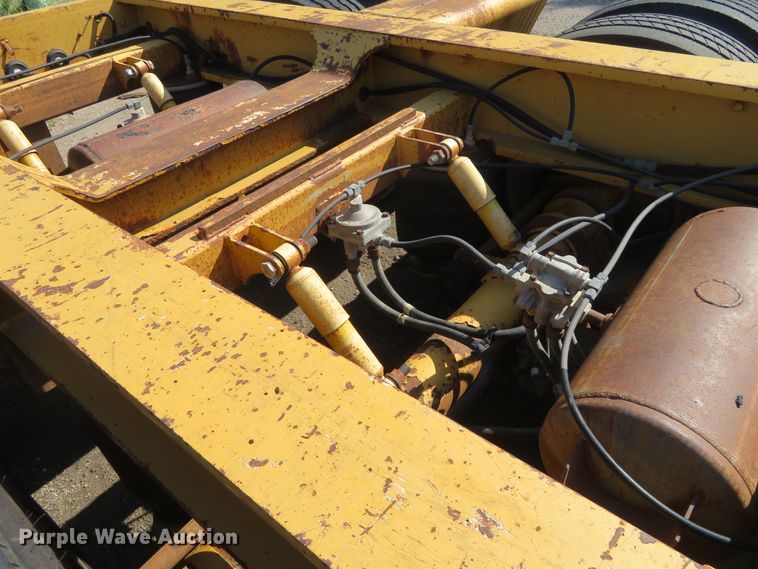 image for item DE6853 1997 Landoll Easy Hooker equipment trailer