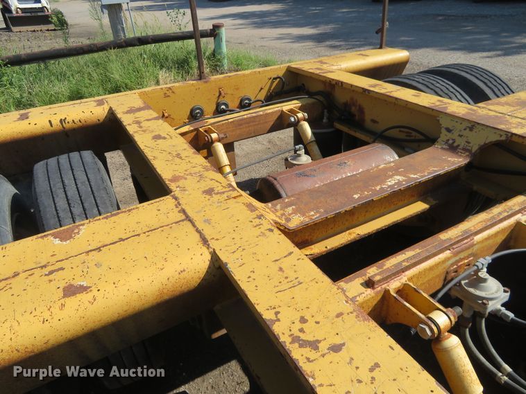 image for item DE6853 1997 Landoll Easy Hooker equipment trailer