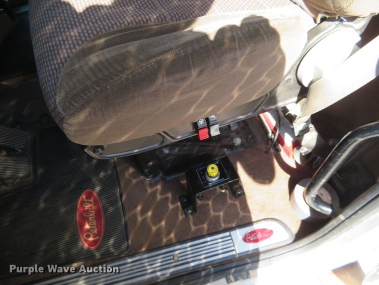 image for item DE6854 2013 Peterbilt 388 semi truck