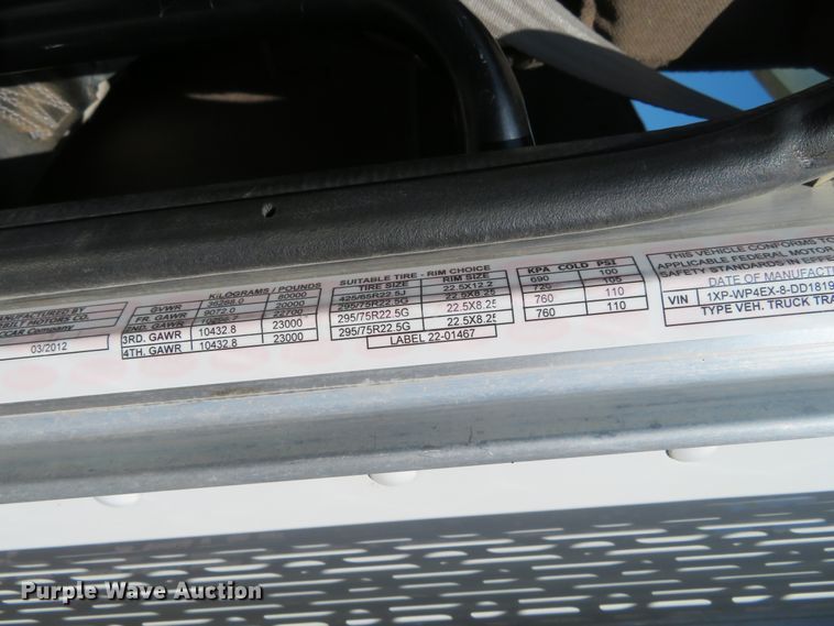 image for item DE6854 2013 Peterbilt 388 semi truck