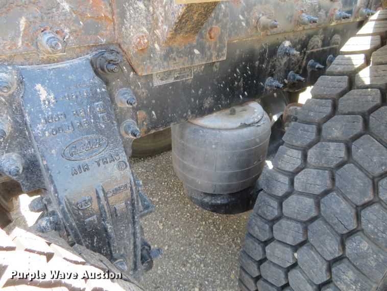 image for item DE6854 2013 Peterbilt 388 semi truck