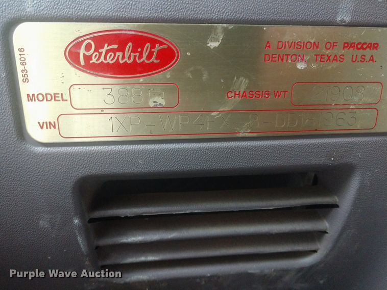 image for item DE6854 2013 Peterbilt 388 semi truck