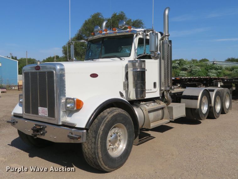 image for item DE6856 2007 Peterbilt 379 semi truck