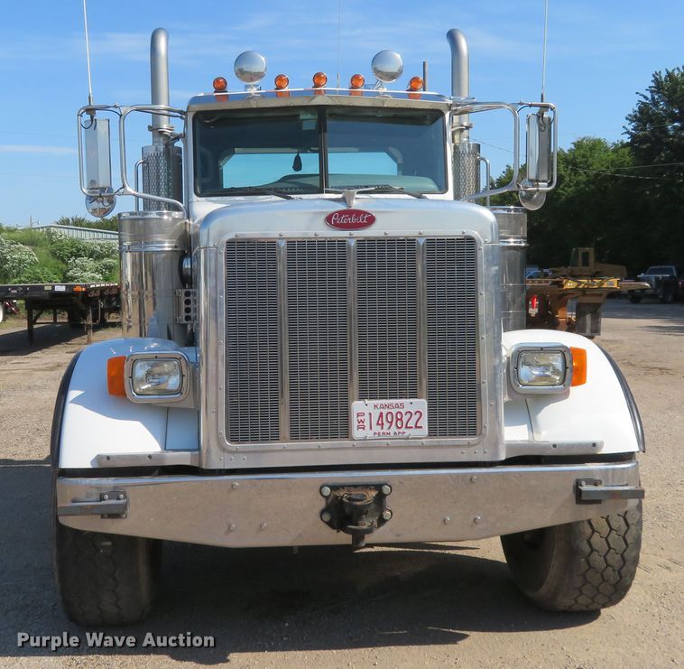image for item DE6856 2007 Peterbilt 379 semi truck