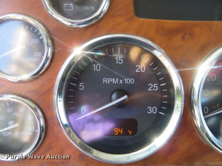 image for item DE6856 2007 Peterbilt 379 semi truck