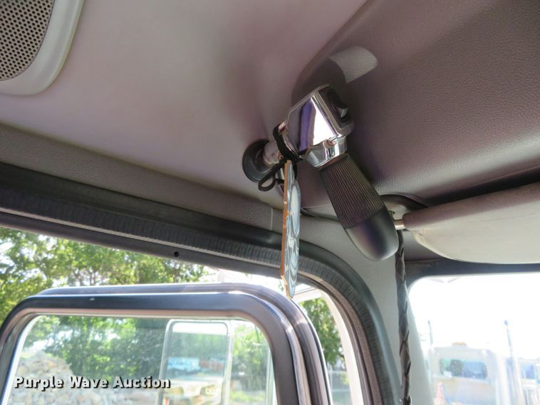 image for item DE6856 2007 Peterbilt 379 semi truck