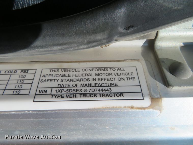 image for item DE6856 2007 Peterbilt 379 semi truck