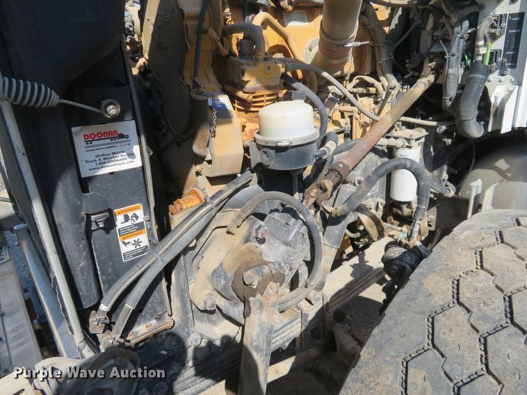 image for item DE6856 2007 Peterbilt 379 semi truck