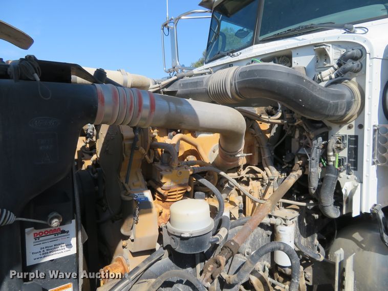 image for item DE6856 2007 Peterbilt 379 semi truck