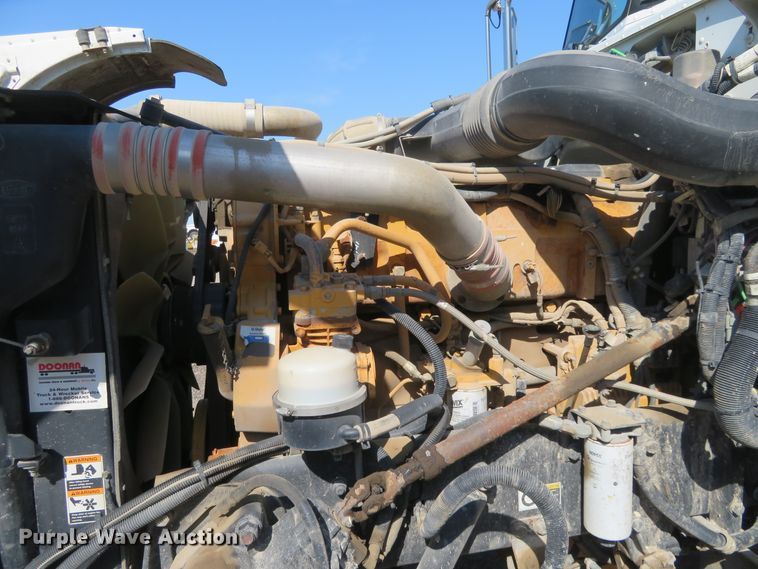 image for item DE6856 2007 Peterbilt 379 semi truck