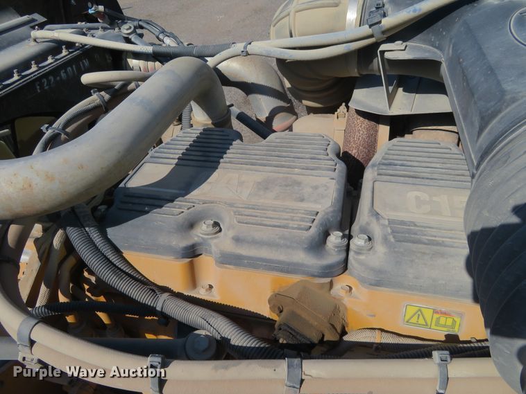 image for item DE6856 2007 Peterbilt 379 semi truck