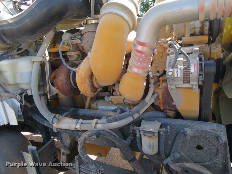 image for item DE6856 2007 Peterbilt 379 semi truck