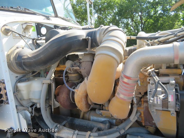 image for item DE6856 2007 Peterbilt 379 semi truck