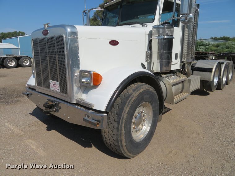 image for item DE6856 2007 Peterbilt 379 semi truck