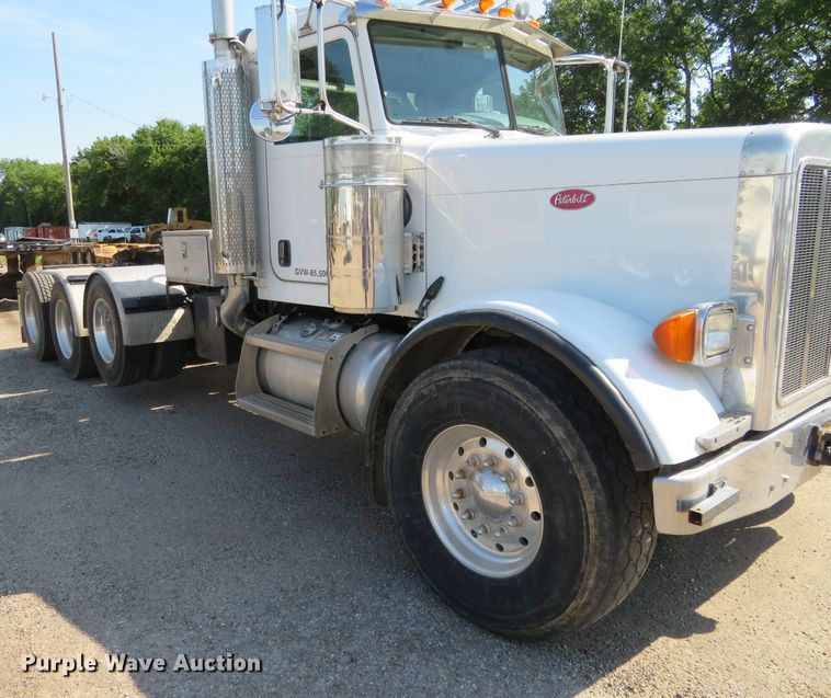 image for item DE6856 2007 Peterbilt 379 semi truck