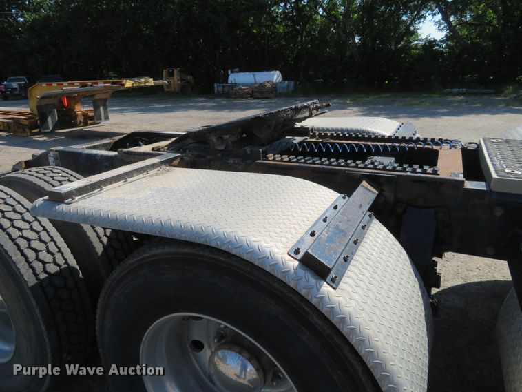 image for item DE6856 2007 Peterbilt 379 semi truck