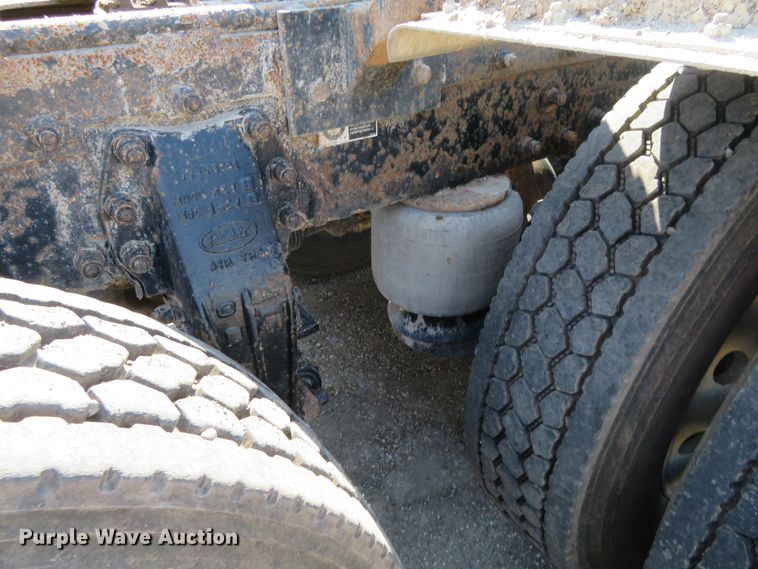 image for item DE6856 2007 Peterbilt 379 semi truck