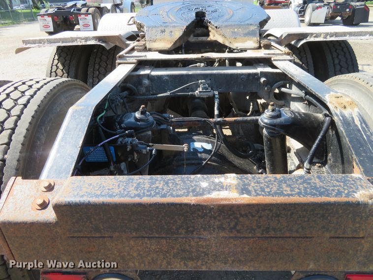 image for item DE6856 2007 Peterbilt 379 semi truck