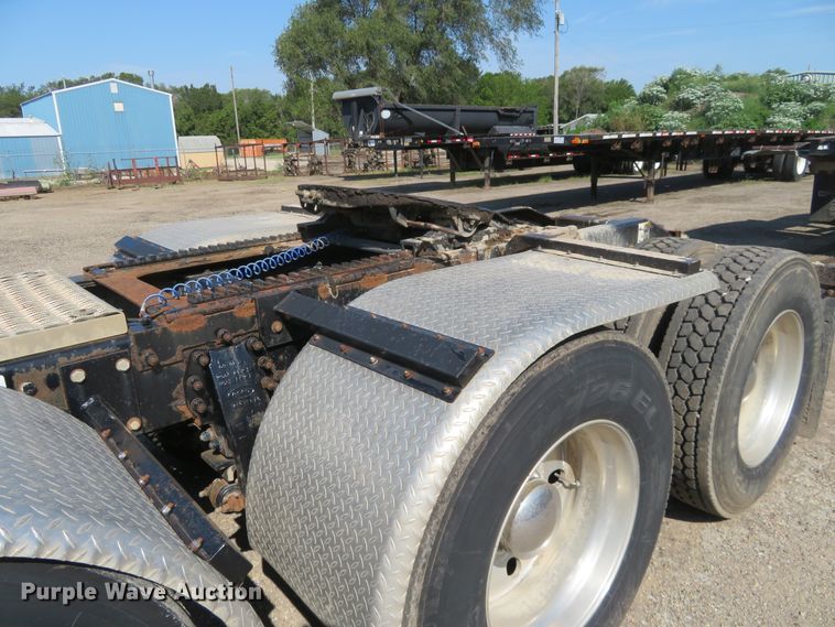 image for item DE6856 2007 Peterbilt 379 semi truck