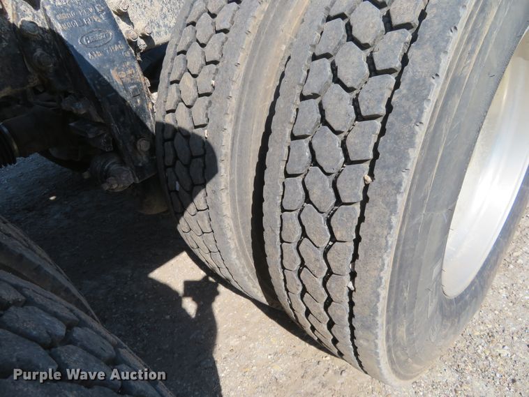 image for item DE6856 2007 Peterbilt 379 semi truck