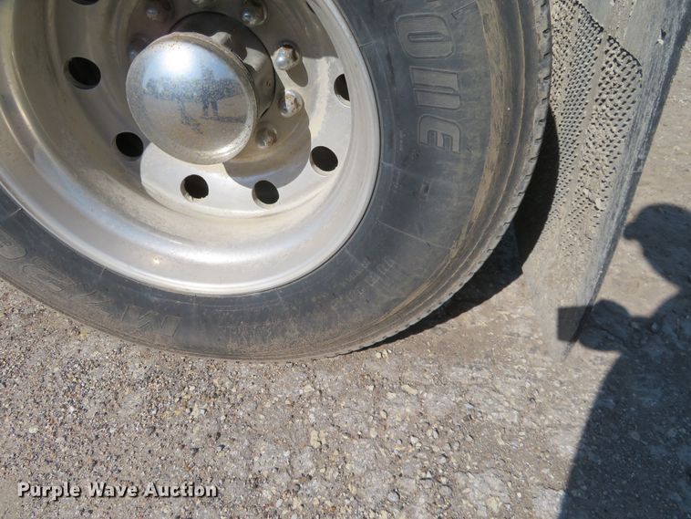 image for item DE6856 2007 Peterbilt 379 semi truck