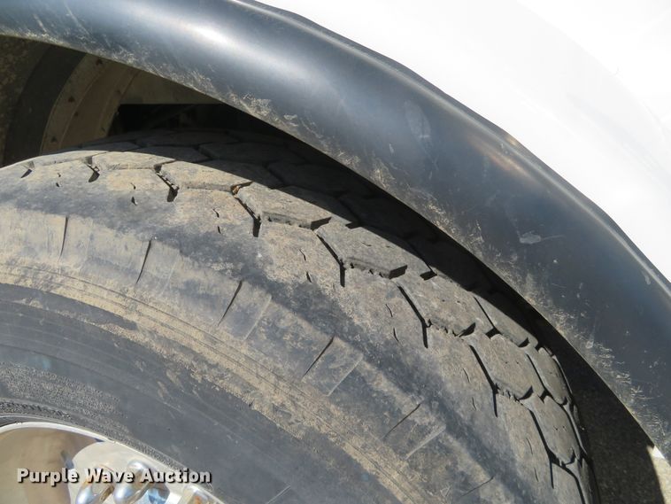 image for item DE6856 2007 Peterbilt 379 semi truck