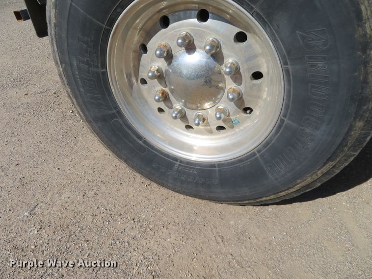 image for item DE6856 2007 Peterbilt 379 semi truck