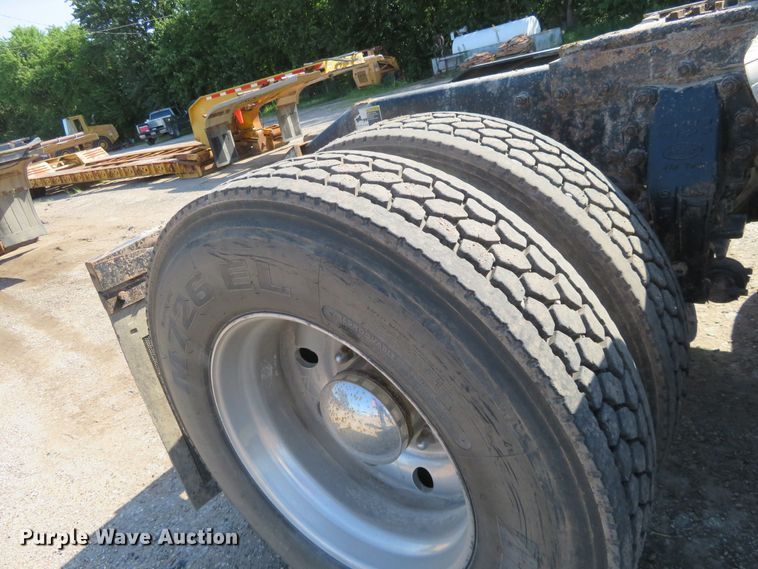 image for item DE6856 2007 Peterbilt 379 semi truck