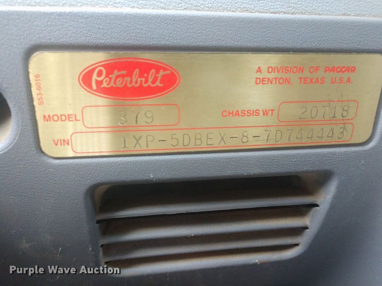 image for item DE6856 2007 Peterbilt 379 semi truck