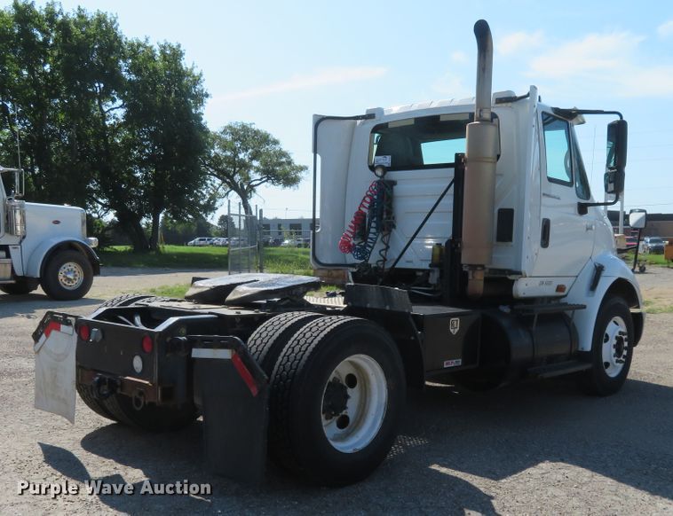 image for item DE6858 2007 International 8600 semi truck