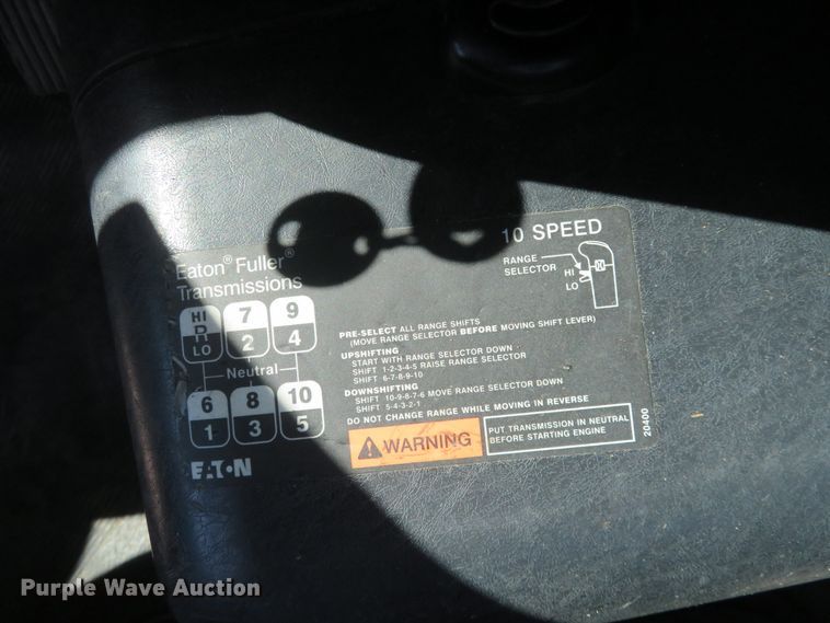 image for item DE6858 2007 International 8600 semi truck