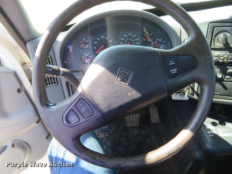 image for item DE6858 2007 International 8600 semi truck