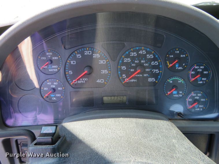 image for item DE6858 2007 International 8600 semi truck