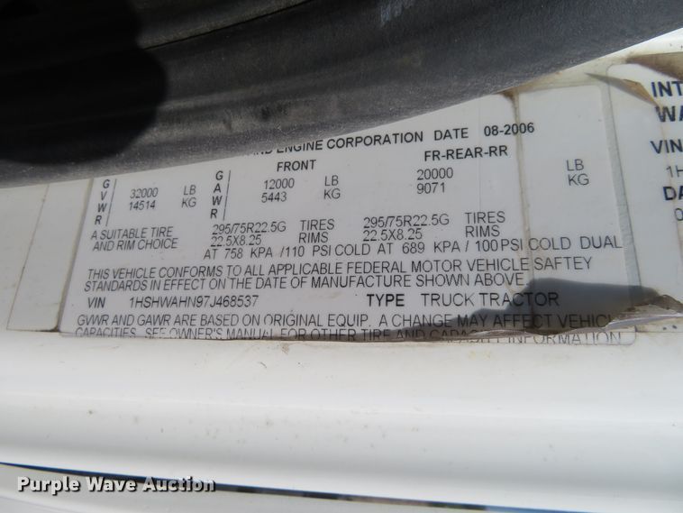 image for item DE6858 2007 International 8600 semi truck