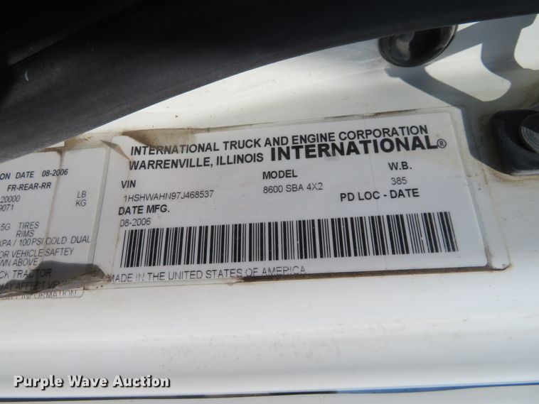 image for item DE6858 2007 International 8600 semi truck
