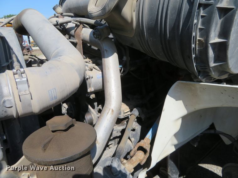 image for item DE6858 2007 International 8600 semi truck