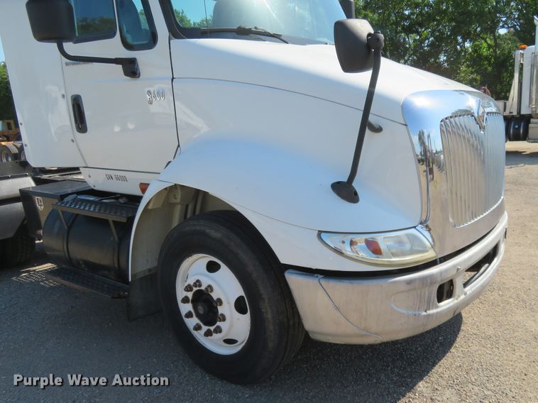 image for item DE6858 2007 International 8600 semi truck