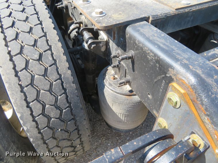 image for item DE6858 2007 International 8600 semi truck