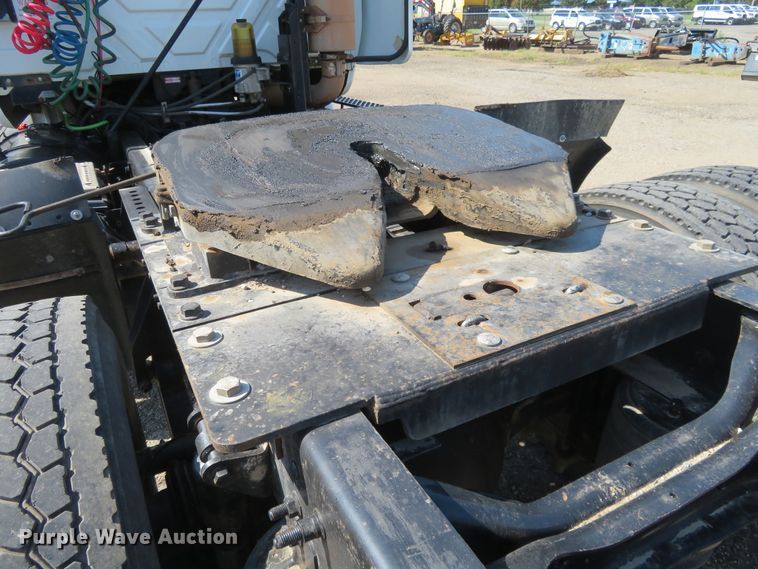 image for item DE6858 2007 International 8600 semi truck