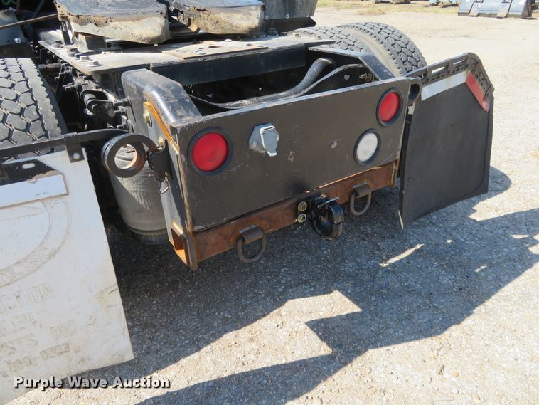 image for item DE6858 2007 International 8600 semi truck