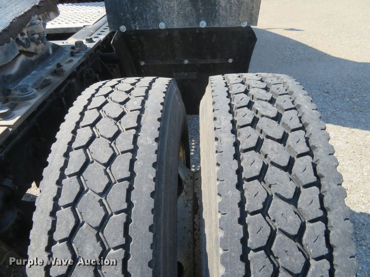 image for item DE6858 2007 International 8600 semi truck