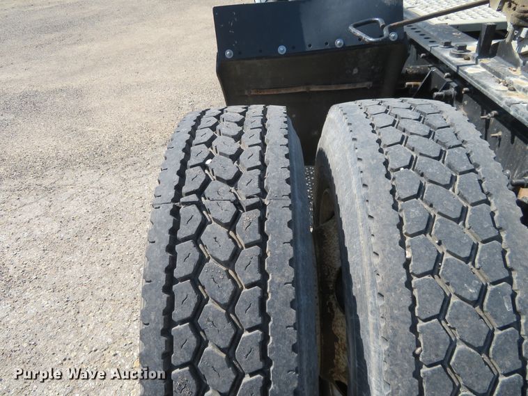 image for item DE6858 2007 International 8600 semi truck