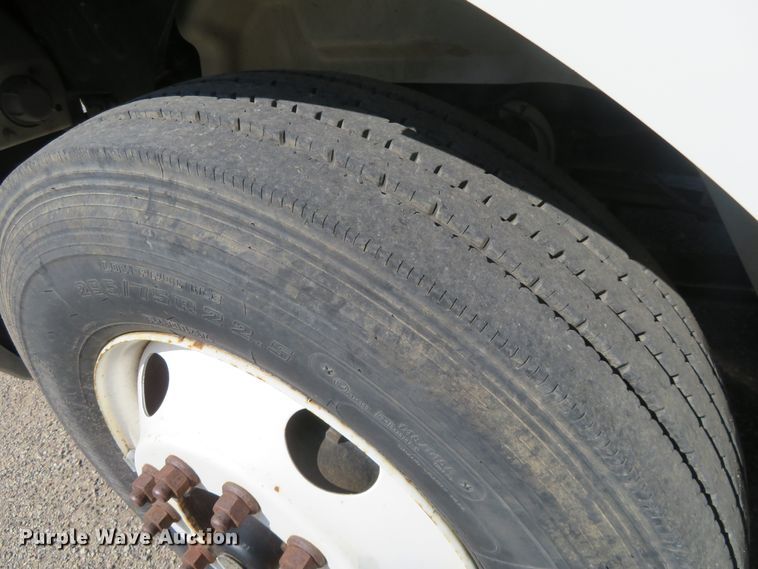 image for item DE6858 2007 International 8600 semi truck