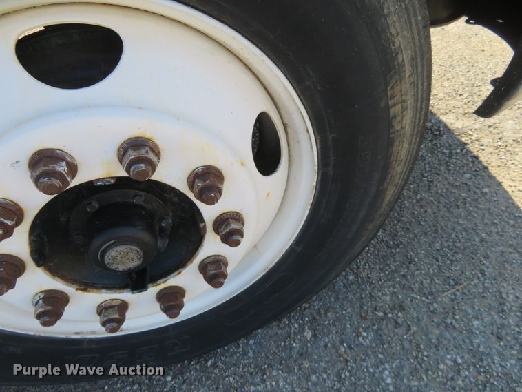 image for item DE6858 2007 International 8600 semi truck