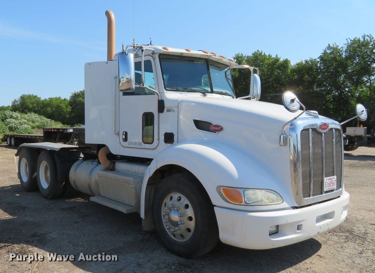 image for item DE6860 2012 Peterbilt 386 semi truck