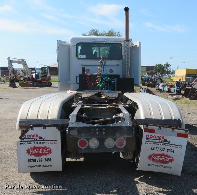 image for item DE6860 2012 Peterbilt 386 semi truck
