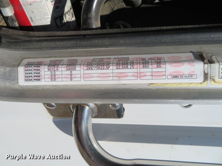 image for item DE6860 2012 Peterbilt 386 semi truck